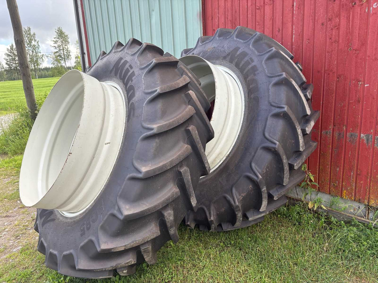 Tractor tires Mitas 2pcs - Neumático para Tractor: foto 1 Tractor tires Mitas 2pcs - Neumático para Tractor: foto 1