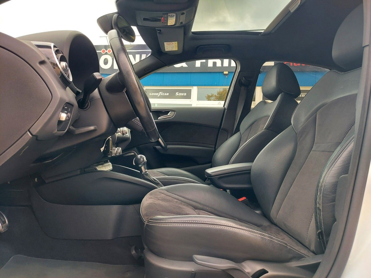 Sedan Audi A1 Sportback sport S-Line Pano Bose Xenon DAB: foto 14 Sedan Audi A1 Sportback sport S-Line Pano Bose Xenon DAB: foto 14