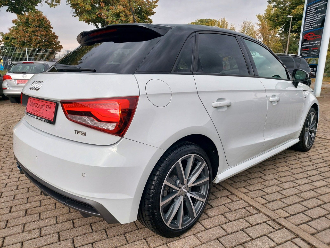 Sedan Audi A1 Sportback sport S-Line Pano Bose Xenon DAB: foto 10 Sedan Audi A1 Sportback sport S-Line Pano Bose Xenon DAB: foto 10