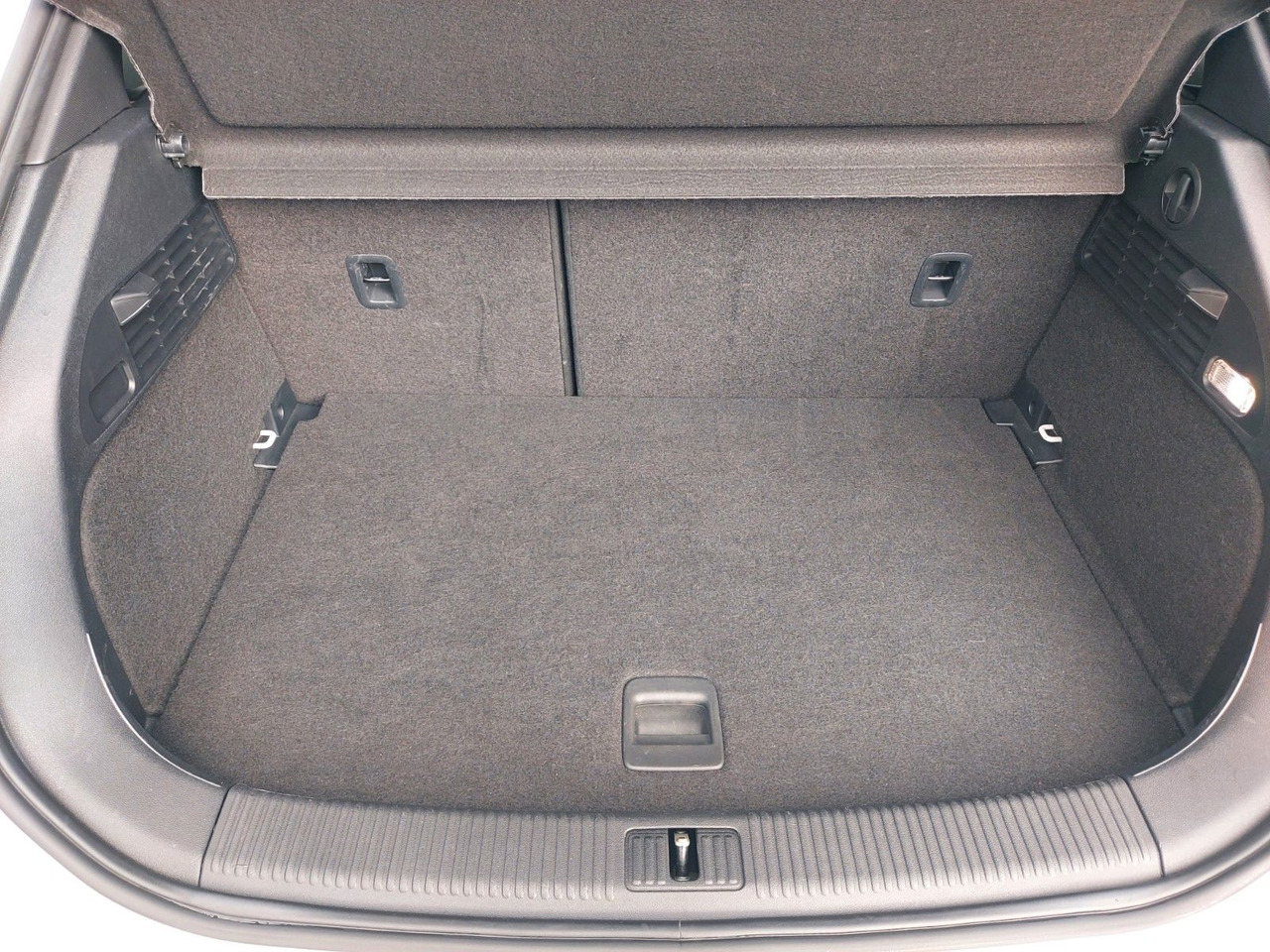 Sedan Audi A1 Sportback sport S-Line Pano Bose Xenon DAB: foto 25 Sedan Audi A1 Sportback sport S-Line Pano Bose Xenon DAB: foto 25