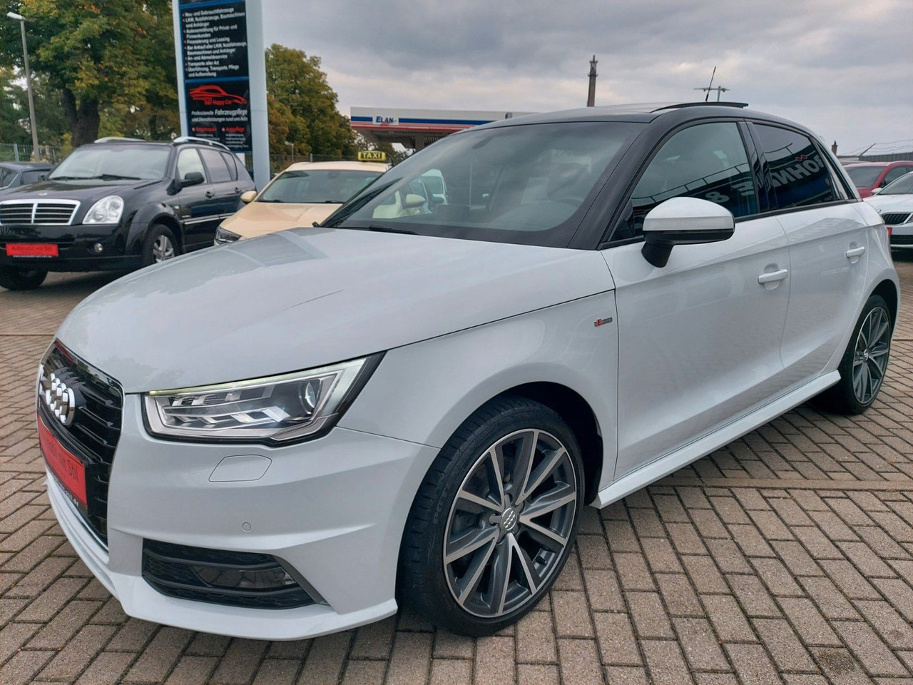 Sedan Audi A1 Sportback sport S-Line Pano Bose Xenon DAB: foto 7 Sedan Audi A1 Sportback sport S-Line Pano Bose Xenon DAB: foto 7