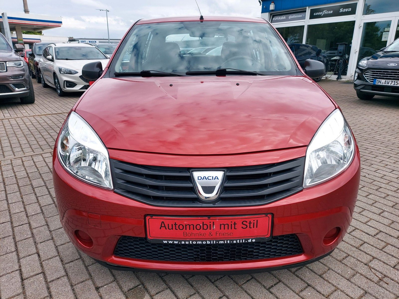 Dacia Sandero 1.4 MPI CD-Radio M+S - Sedan: foto 2 Dacia Sandero 1.4 MPI CD-Radio M+S - Sedan: foto 2