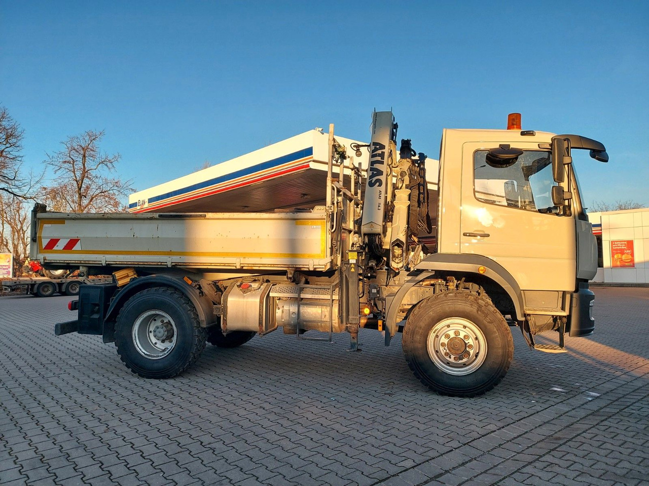 Mercedes-Benz Atego / 1324 MEILLER 4X4 KRAN ATLAS 116.3 Kipper - Camión volquete, Camión grúa: foto 3 Mercedes-Benz Atego / 1324 MEILLER 4X4 KRAN ATLAS 116.3 Kipper - Camión volquete, Camión grúa: foto 3