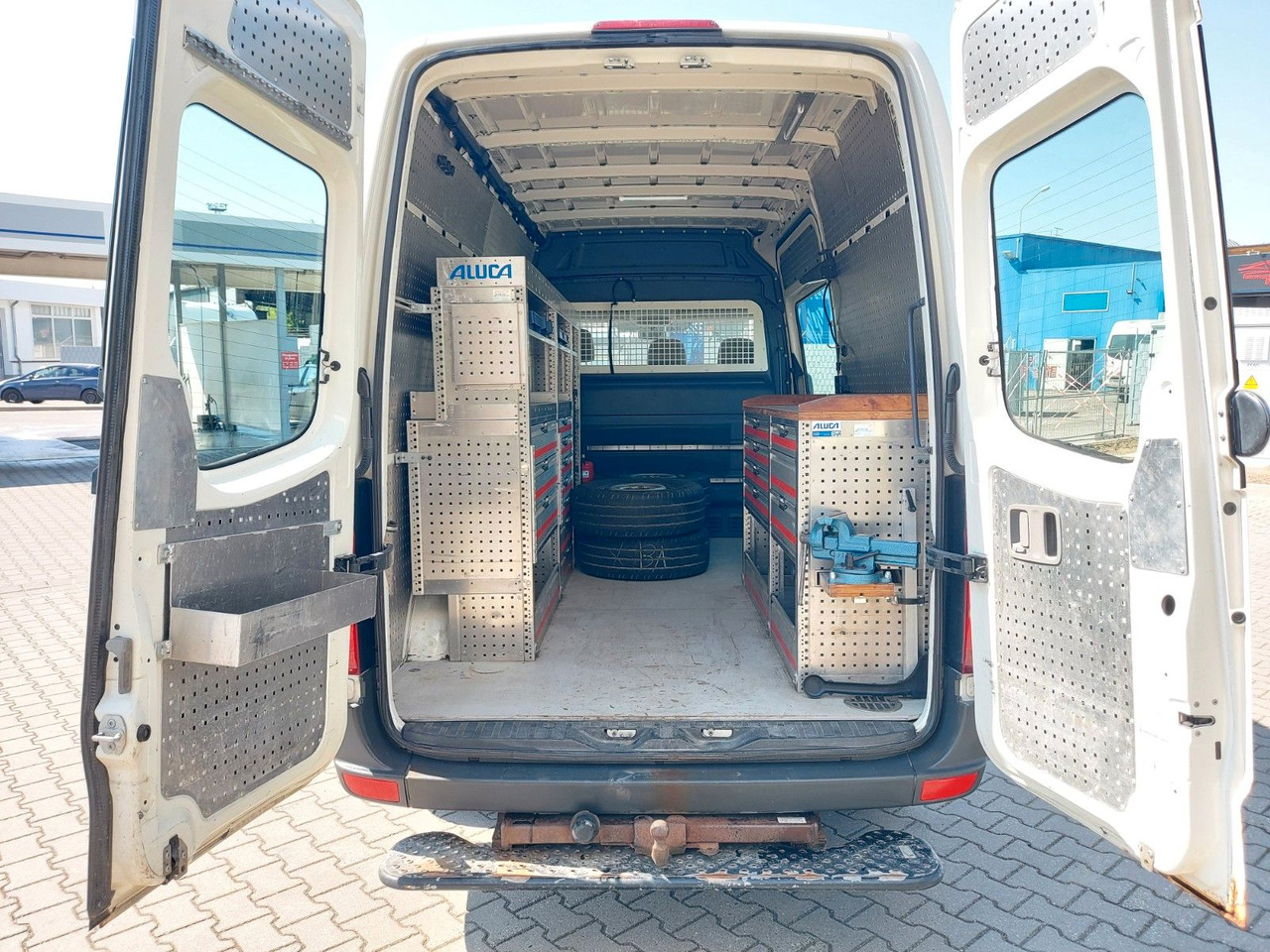 Volkswagen Crafter Kasten 35 mittel L2H2 Hochdach KLIMA AHK - Furgoneta de pasajeros: foto 2 Volkswagen Crafter Kasten 35 mittel L2H2 Hochdach KLIMA AHK - Furgoneta de pasajeros: foto 2