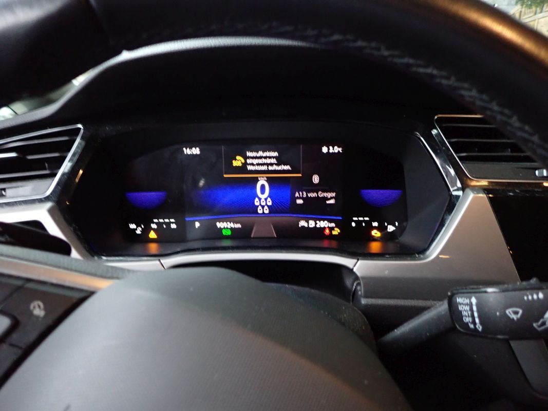 Volkswagen Touran 2.0 TDI SCR DSG Comfortline TAXI LED NAVI - Furgoneta de pasajeros: foto 4 Volkswagen Touran 2.0 TDI SCR DSG Comfortline TAXI LED NAVI - Furgoneta de pasajeros: foto 4