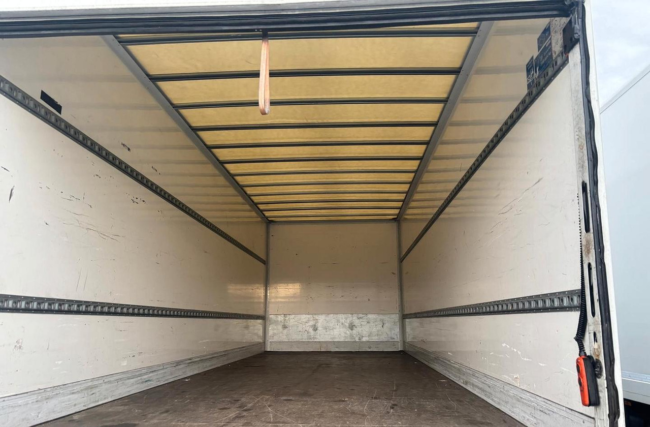 Camión caja cerrada Iveco 140e28 euro 6 *48000 km: foto 10