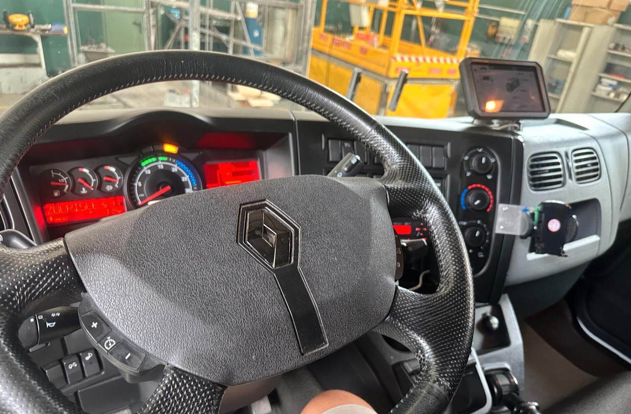 RENAULT MIDLIM D13.250 AUTOTELAIO CABINA LETTO EUR - Camión chasis: foto 4 RENAULT MIDLIM D13.250 AUTOTELAIO CABINA LETTO EUR - Camión chasis: foto 4