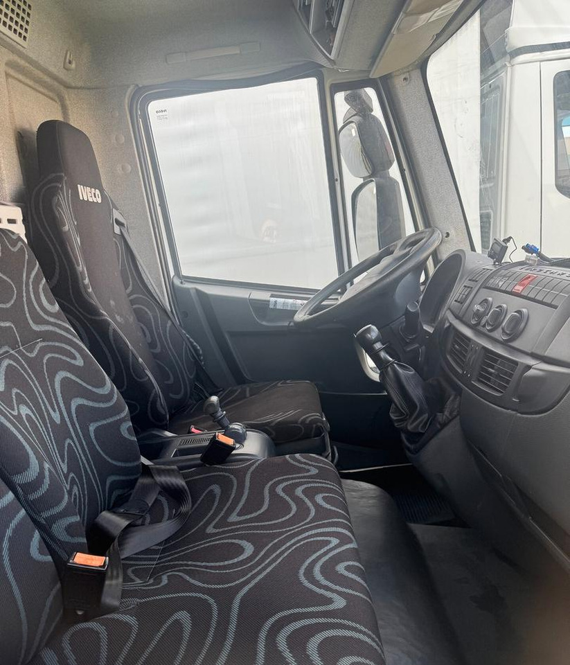 Iveco 75e190 - Camión caja cerrada: foto 1 Iveco 75e190 - Camión caja cerrada: foto 1