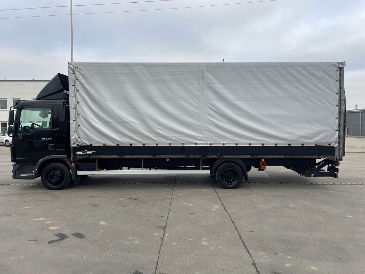MAN TGL 8.220 4x2 Pritsche+Plane/LBW/DAUTEL/AC/EU6c - Furgoneta con caja de lona: foto 4 MAN TGL 8.220 4x2 Pritsche+Plane/LBW/DAUTEL/AC/EU6c - Furgoneta con caja de lona: foto 4