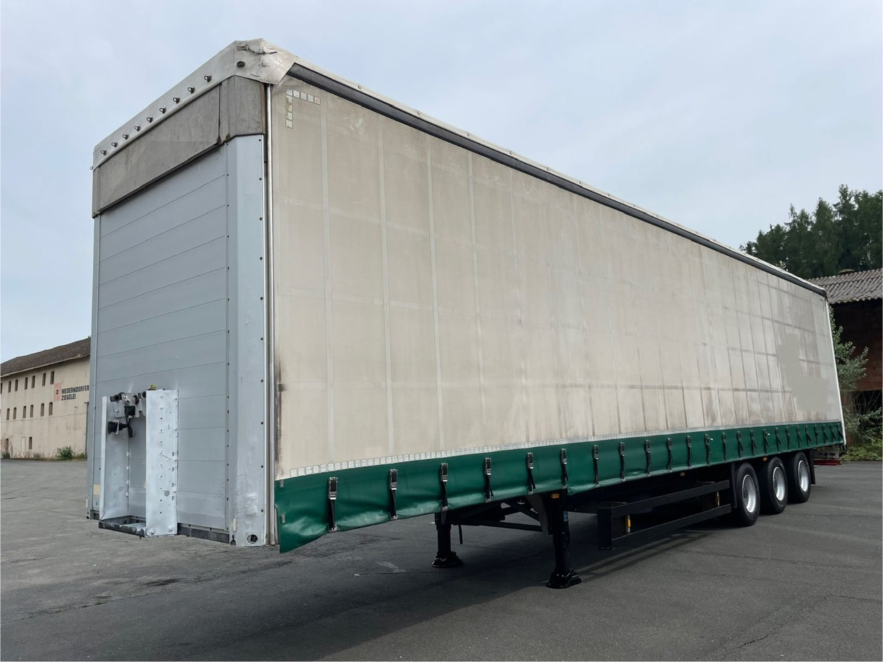 Schmitz Cargobull S01 3-Achs/Pritsche+Plane/13,5m/28050kg-Nutzlast - Semirremolque lona: foto 3 Schmitz Cargobull S01 3-Achs/Pritsche+Plane/13,5m/28050kg-Nutzlast - Semirremolque lona: foto 3