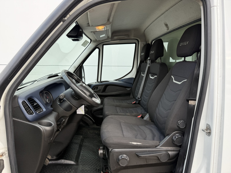 Iveco Daily 35S18 3.0 Laadklep Automaat LED Climate Control Adaptieve Cruise Control Standkachel Camera Navigatie - Furgoneta caja cerrada: foto 5 Iveco Daily 35S18 3.0 Laadklep Automaat LED Climate Control Adaptieve Cruise Control Standkachel Camera Navigatie - Furgoneta caja cerrada: foto 5