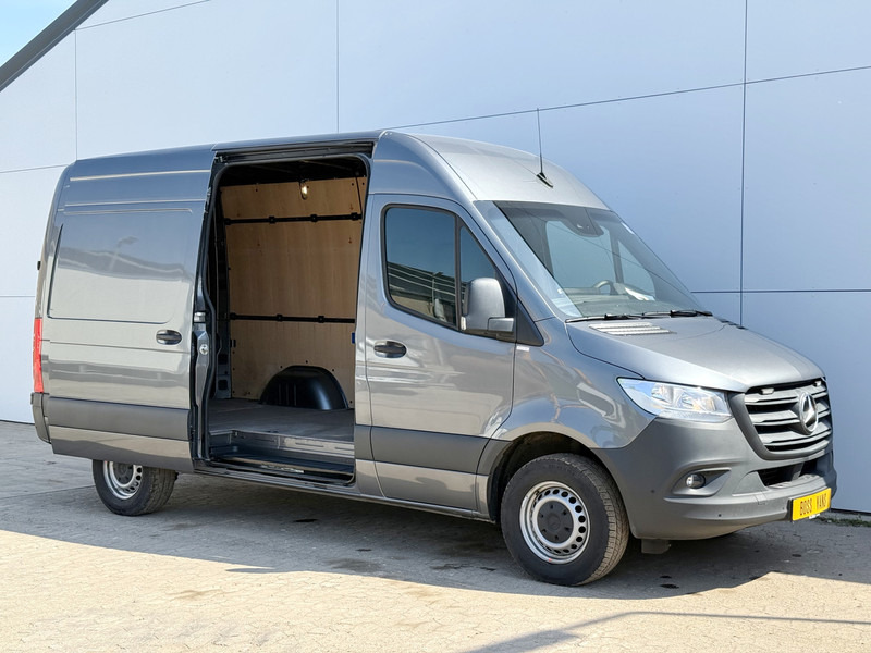 Mercedes-Benz Sprinter 319 1.9 CDI Automaat L2H2 Airco Cruise Control Lane Assist Camera Carplay Dodehoek waarschuwing Parkeersensoren voor achter - Furgón: foto 5 Mercedes-Benz Sprinter 319 1.9 CDI Automaat L2H2 Airco Cruise Control Lane Assist Camera Carplay Dodehoek waarschuwing Parkeersensoren voor achter - Furgón: foto 5
