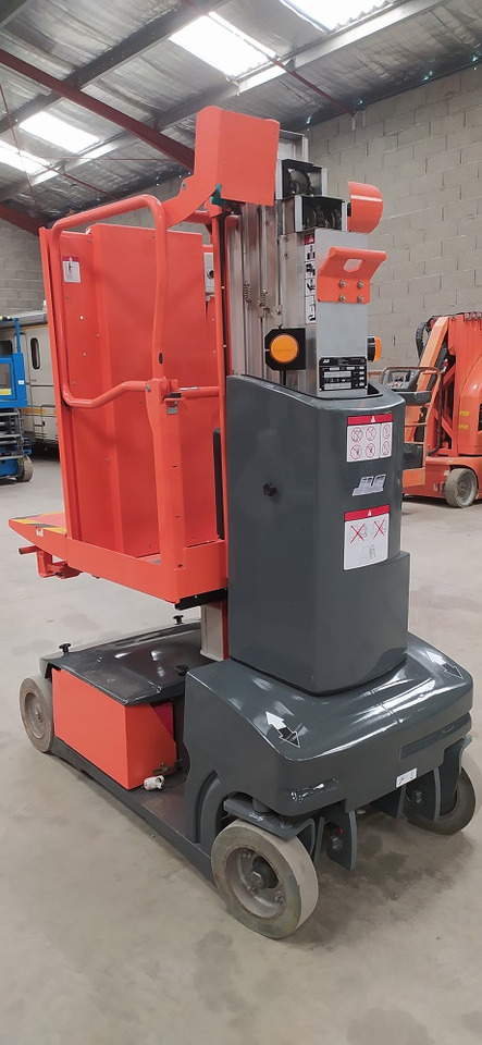 JLG TOUCAN DUO - Plataforma de mástil vertical: foto 2 JLG TOUCAN DUO - Plataforma de mástil vertical: foto 2