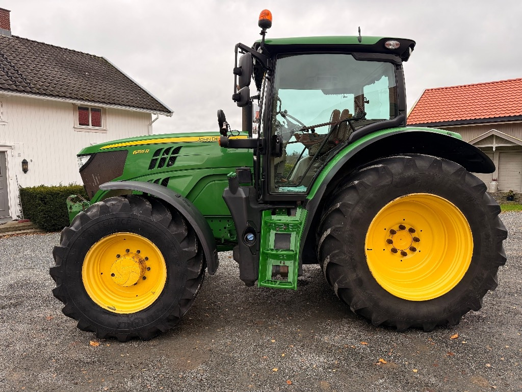 John Deere 6155 R - Tractor: foto 1 John Deere 6155 R - Tractor: foto 1