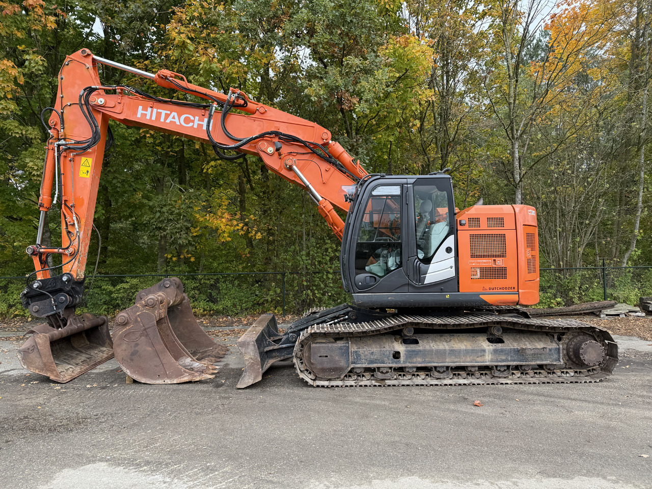 Hitachi ZX225USLC-6 - Excavadora de cadenas: foto 2 Hitachi ZX225USLC-6 - Excavadora de cadenas: foto 2