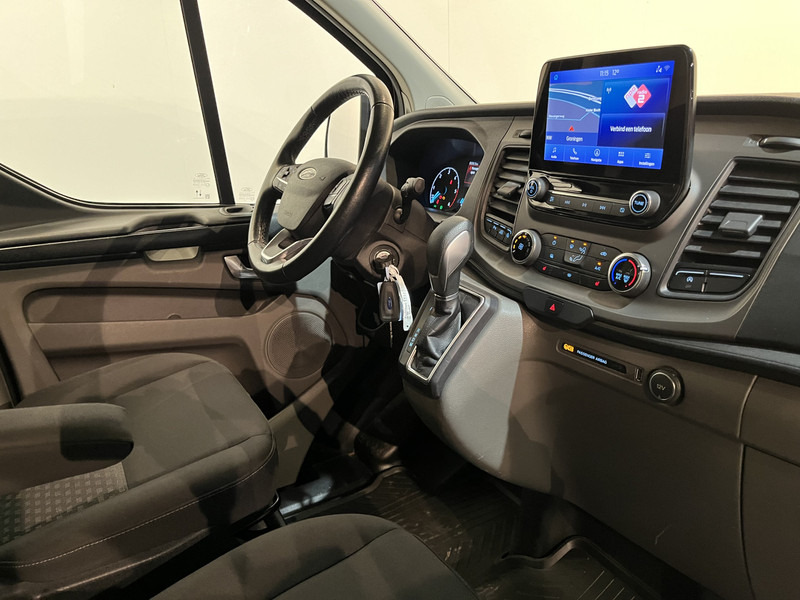 Ford Transit Custom 2.0 TDCI L1H1 Trend 130 PK Automaat / CarPlay / Camera / Airco / Cruise Control / Trekhaak / LMV / Navigatie / Klep / 3-Zits / 80.350 KM !! / BPM VRIJ !! - Furgoneta pequeña: foto 3 Ford Transit Custom 2.0 TDCI L1H1 Trend 130 PK Automaat / CarPlay / Camera / Airco / Cruise Control / Trekhaak / LMV / Navigatie / Klep / 3-Zits / 80.350 KM !! / BPM VRIJ !! - Furgoneta pequeña: foto 3