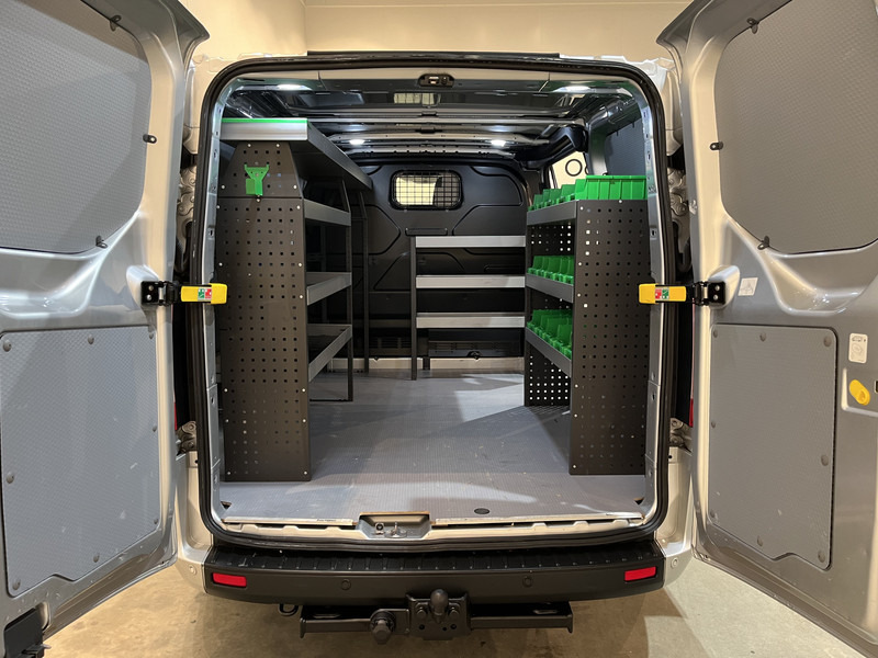 Ford Transit Custom 280 2.0 TDCI L1H1 Trend 130 PK Servicebus / Inrichting / Euro 6 / Airco / PDC / Cruise Control / Navigatie / CarPlay / Trekhaak / 3-Zits / 96.300 KM !! / BPM VRIJ !! - Furgoneta pequeña: foto 4 Ford Transit Custom 280 2.0 TDCI L1H1 Trend 130 PK Servicebus / Inrichting / Euro 6 / Airco / PDC / Cruise Control / Navigatie / CarPlay / Trekhaak / 3-Zits / 96.300 KM !! / BPM VRIJ !! - Furgoneta pequeña: foto 4