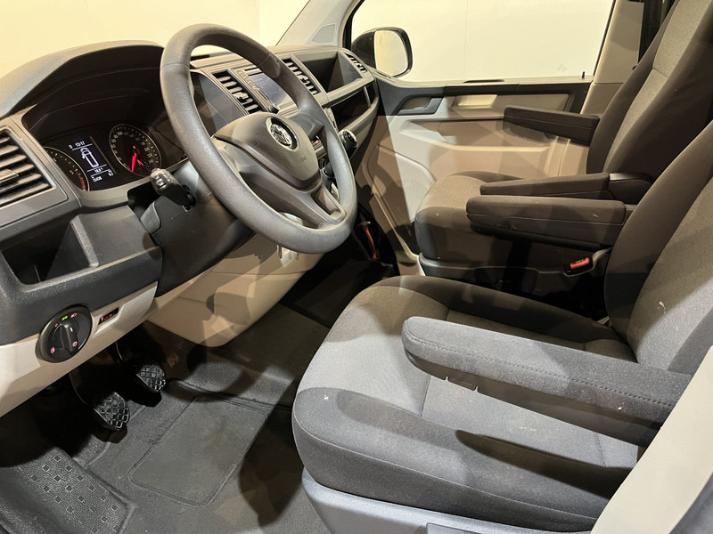 Furgoneta Volkswagen Transporter 2.0 TDI L2H1 / Van Den Born Glasresteel / Euro 6 / Airco / Glastransporter / Cruise Control / Trekhaak / Imperiaal / CarPlay /  Navigatie / PDC / 83.500 KM !!: foto 6