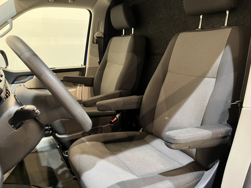 Furgoneta Volkswagen Transporter 2.0 TDI L2H1 / Van Den Born Glasresteel / Euro 6 / Airco / Glastransporter / Cruise Control / Trekhaak / Imperiaal / CarPlay /  Navigatie / PDC / 83.500 KM !!: foto 8