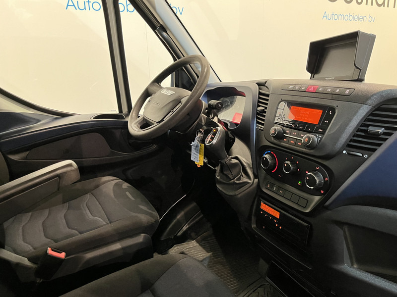 Iveco 65C18 3.0 Automaat Open Laadbak / Mobiele Werkplaats / Bott Inrichting / Euro 6 / Airco / Cruise Control / Trekhaak / Camera / 3-Zits / 55.400 KM !! C-Rijbewijs !! - Caja abierta furgoneta: foto 3 Iveco 65C18 3.0 Automaat Open Laadbak / Mobiele Werkplaats / Bott Inrichting / Euro 6 / Airco / Cruise Control / Trekhaak / Camera / 3-Zits / 55.400 KM !! C-Rijbewijs !! - Caja abierta furgoneta: foto 3