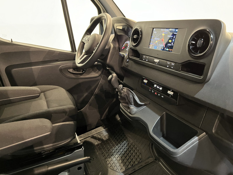 Mercedes-Benz Sprinter 314 CDI L3H2 RWD / Euro 6 / Airco / CarPlay / Camera / Navigatie / 33.000 KM !! / BPM VRIJ !! - Furgón: foto 3 Mercedes-Benz Sprinter 314 CDI L3H2 RWD / Euro 6 / Airco / CarPlay / Camera / Navigatie / 33.000 KM !! / BPM VRIJ !! - Furgón: foto 3