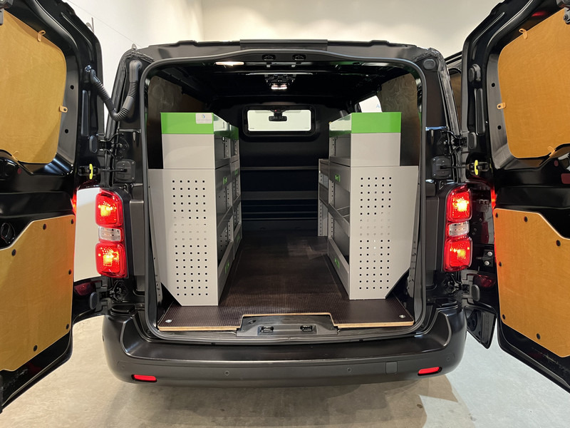 Peugeot e-Expert L2 Premium 75 kWh Servicebus / Van den Born Inrichting / 100% Elektrisch / Airco / Camera / Cruise Control / Navigatie / CarPlay / 12.400 KM !! - Furgoneta pequeña, Furgoneta eléctrica: foto 4 Peugeot e-Expert L2 Premium 75 kWh Servicebus / Van den Born Inrichting / 100% Elektrisch / Airco / Camera / Cruise Control / Navigatie / CarPlay / 12.400 KM !! - Furgoneta pequeña, Furgoneta eléctrica: foto 4