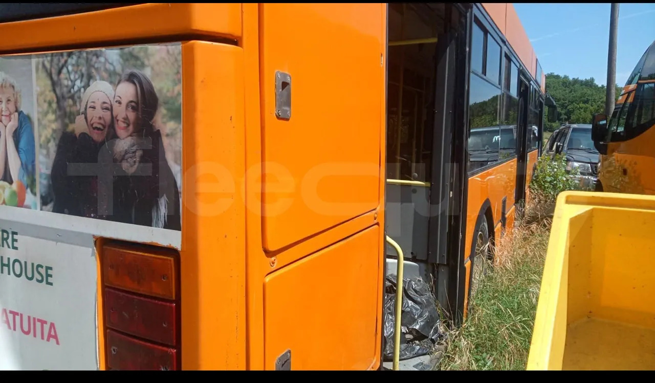 BredaMenarinibus M 240/E3 NU - Autobús urbano: foto 4 BredaMenarinibus M 240/E3 NU - Autobús urbano: foto 4