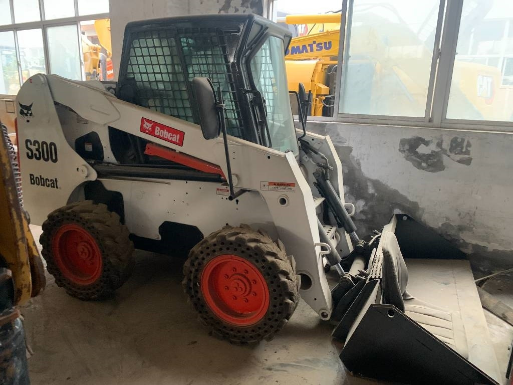 BOBCAT S 300 - Minicargadora: foto 1 BOBCAT S 300 - Minicargadora: foto 1