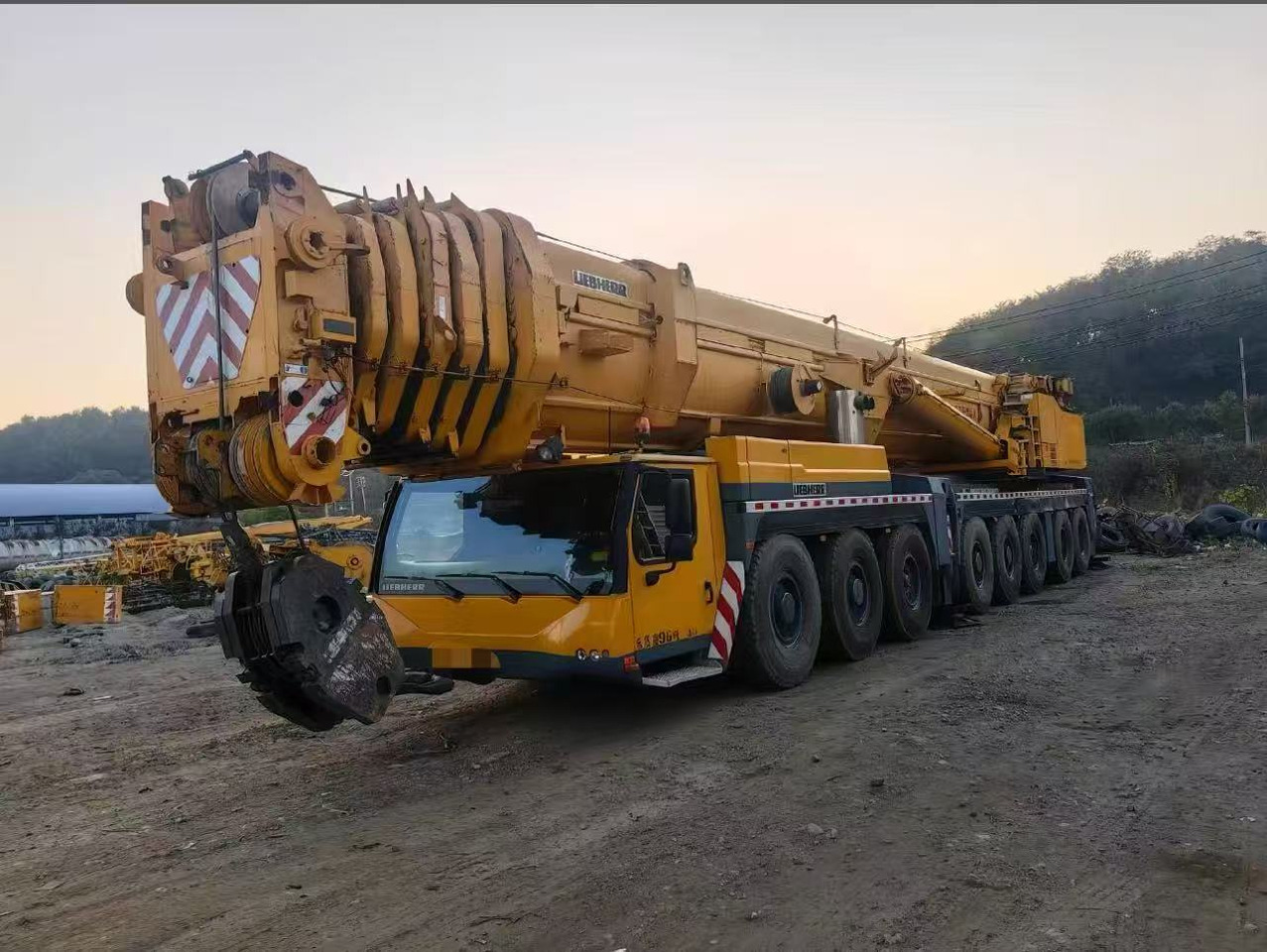 LIEBHERR LTM 1500-8.1 - Grúa todo terreno: foto 1 LIEBHERR LTM 1500-8.1 - Grúa todo terreno: foto 1