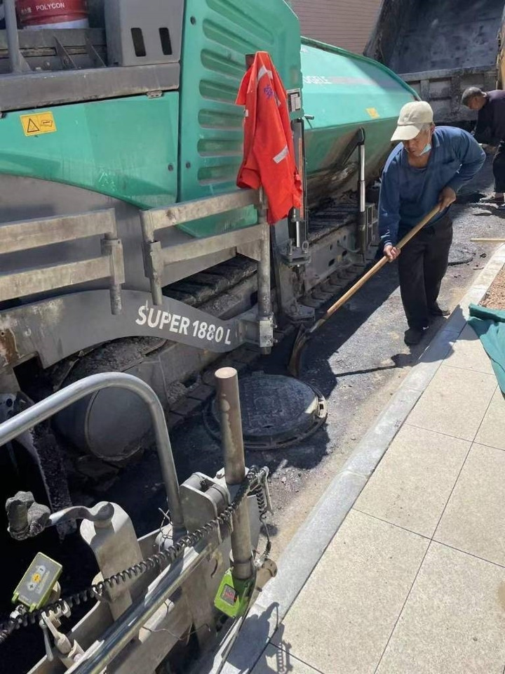 Vögele Super 1880L - Pavimentadora de asfalto: foto 4 Vögele Super 1880L - Pavimentadora de asfalto: foto 4