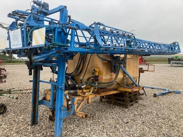 Lindus 3000 L - 30 M BOM - Pulverizador suspendido: foto 1 Lindus 3000 L - 30 M BOM - Pulverizador suspendido: foto 1