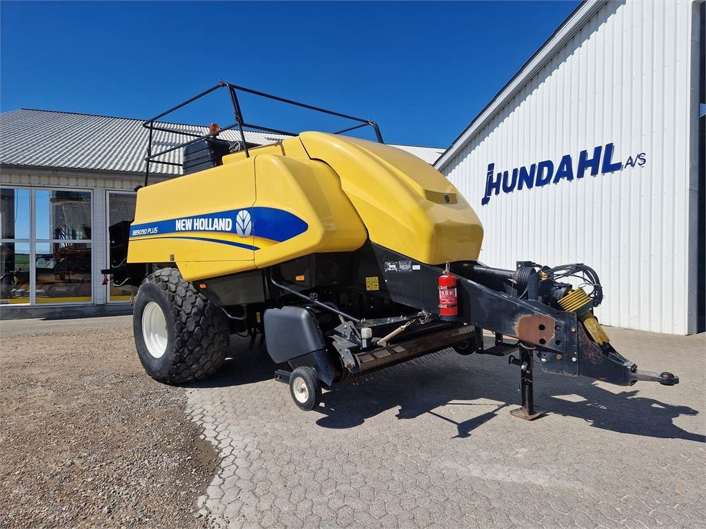 New Holland BB9090 + POMI VOGN - Empacadora de pacas cuadradas: foto 1 New Holland BB9090 + POMI VOGN - Empacadora de pacas cuadradas: foto 1
