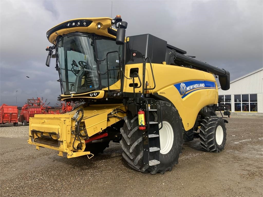 New Holland CX8.70 TB4 EUR - Cosechadora de granos: foto 2 New Holland CX8.70 TB4 EUR - Cosechadora de granos: foto 2