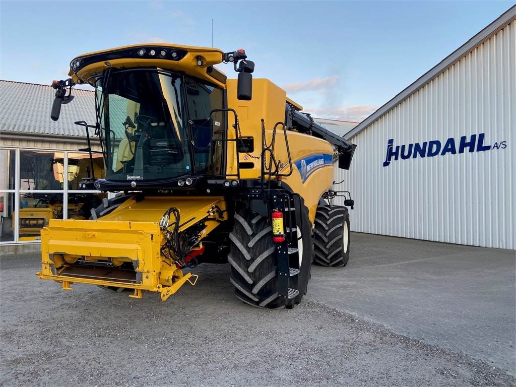 New Holland CX8.90 STAGE5 SLH - Cosechadora de granos: foto 1 New Holland CX8.90 STAGE5 SLH - Cosechadora de granos: foto 1