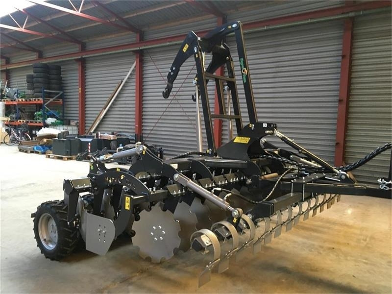 Agro - TOM 4 m. bugseret med slæbeplanke - Rastras: foto 1 Agro - TOM 4 m. bugseret med slæbeplanke - Rastras: foto 1