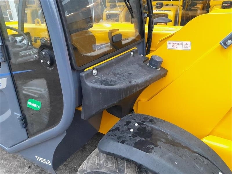 Manipulador telescópico - - - EUROTRAC TH25.6: foto 7 Manipulador telescópico - - - EUROTRAC TH25.6: foto 7