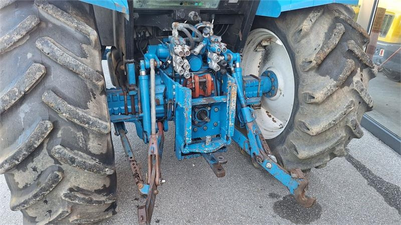 Ford 8240 - Tractor: foto 4 Ford 8240 - Tractor: foto 4