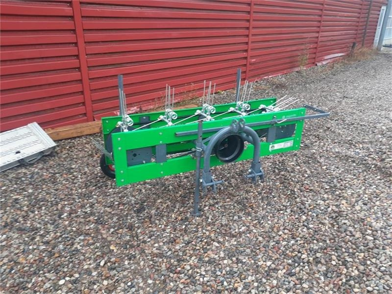- - - HØ VENDER - Implemento para Tractor municipal: foto 2 - - - HØ VENDER - Implemento para Tractor municipal: foto 2