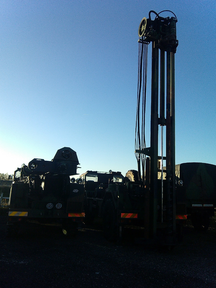 Foreuse sur camion 4х4 MFRD - Maquinaria de construcción: foto 2 Foreuse sur camion 4х4 MFRD - Maquinaria de construcción: foto 2