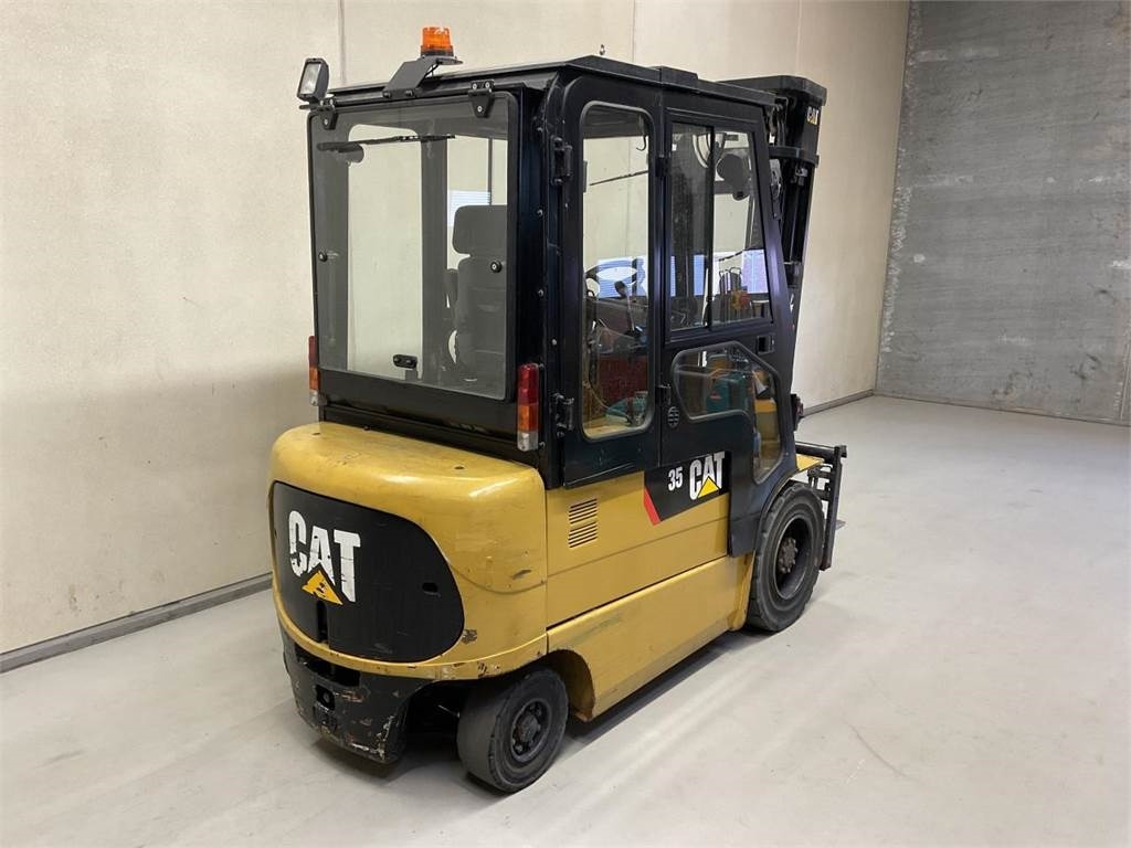 CAT EP35K-PAC - Carretilla elevadora eléctrica: foto 2 CAT EP35K-PAC - Carretilla elevadora eléctrica: foto 2