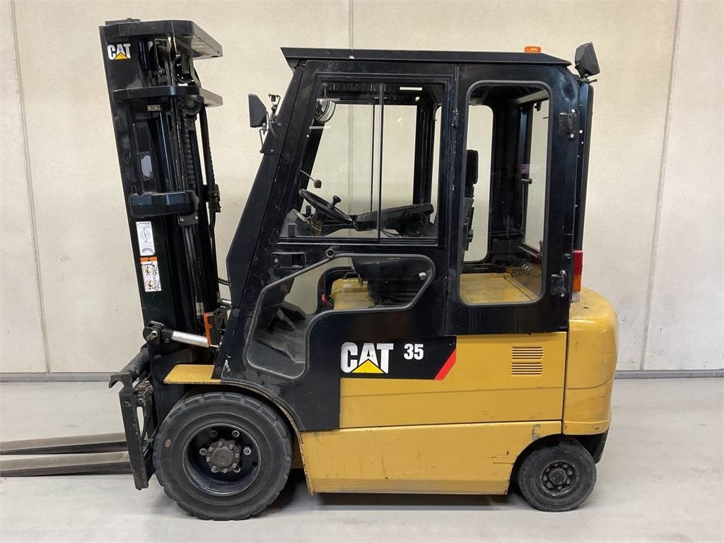 CAT EP35K-PAC - Carretilla elevadora eléctrica: foto 3 CAT EP35K-PAC - Carretilla elevadora eléctrica: foto 3