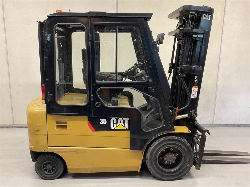 CAT EP35K-PAC - Carretilla elevadora eléctrica: foto 1 CAT EP35K-PAC - Carretilla elevadora eléctrica: foto 1