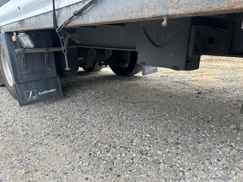 Lecitrailer Mega trailer with hydraulic roof / Poultry trailer - Semirremolque transporte de ganado: foto 5 Lecitrailer Mega trailer with hydraulic roof / Poultry trailer - Semirremolque transporte de ganado: foto 5