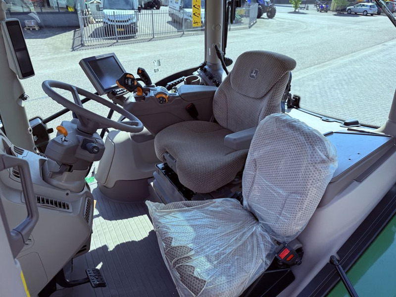 John Deere 6R130 Command Pro Autopowr - Tractor: foto 5 John Deere 6R130 Command Pro Autopowr - Tractor: foto 5