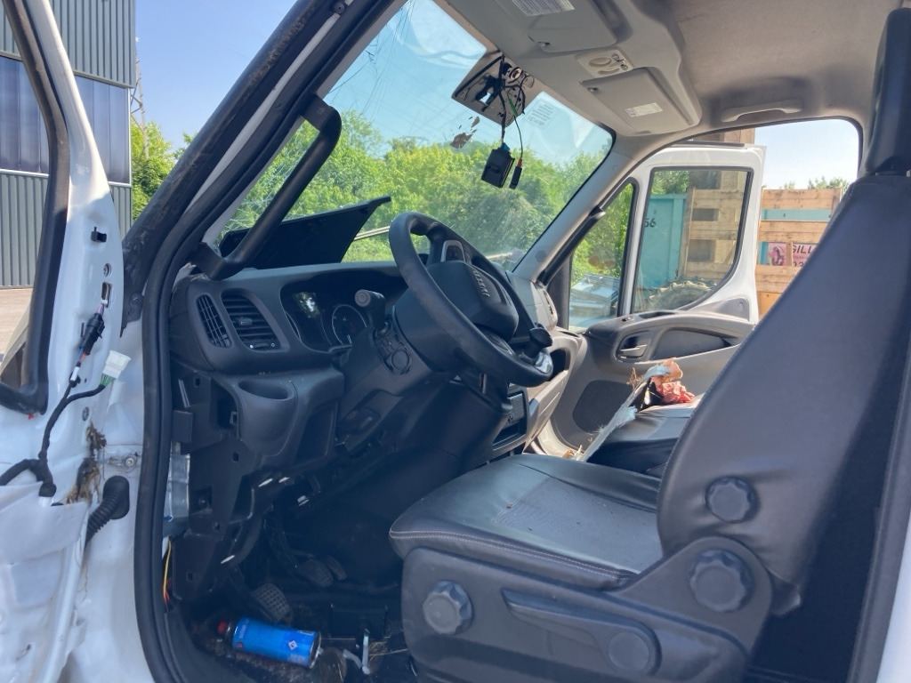 IVECO DAILY FOURGON 50C18 - Camión con plataforma elevadora: foto 4 IVECO DAILY FOURGON 50C18 - Camión con plataforma elevadora: foto 4