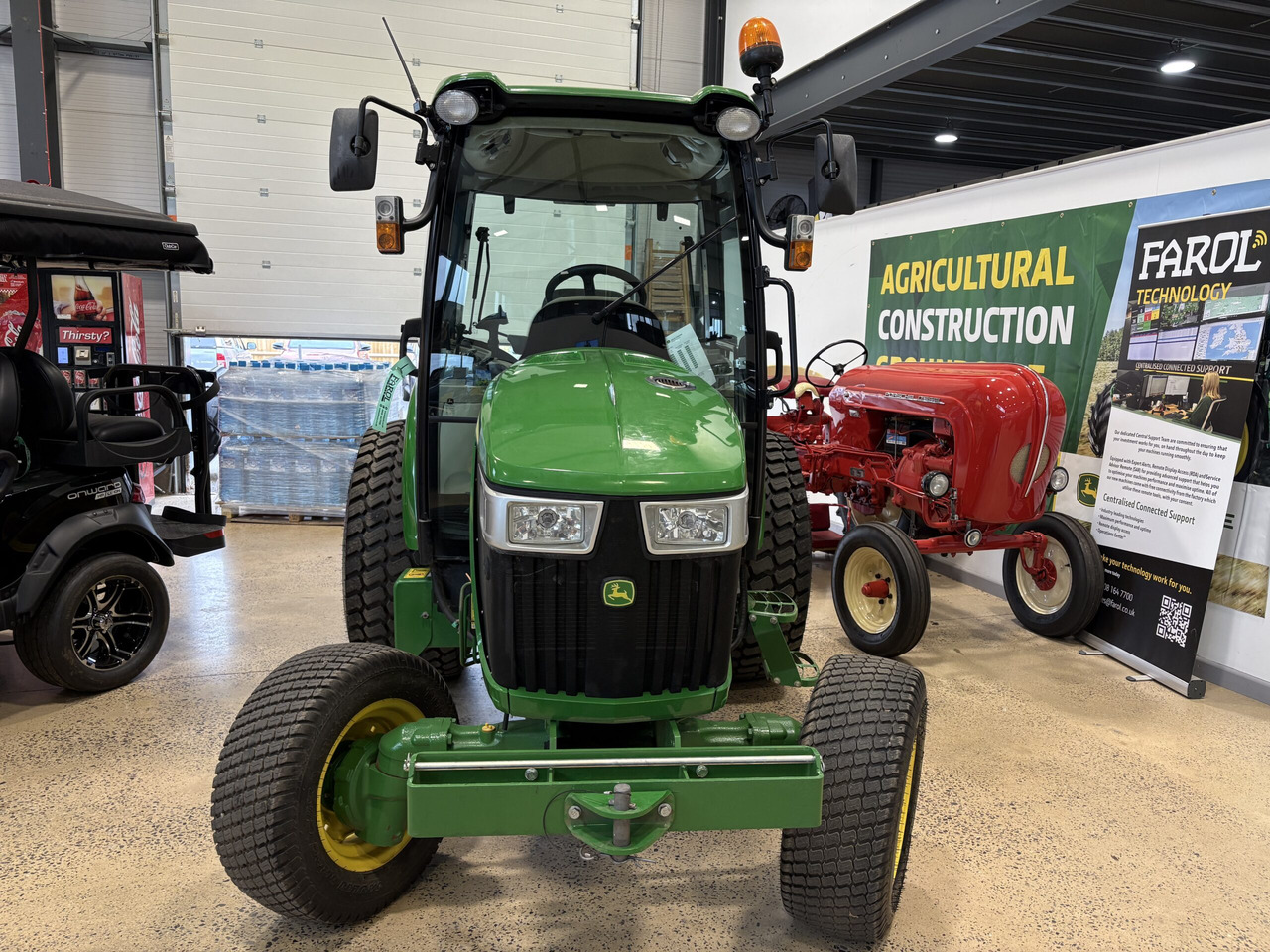 John Deere 4066R Compact Tractor - Mini tractor: foto 2 John Deere 4066R Compact Tractor - Mini tractor: foto 2