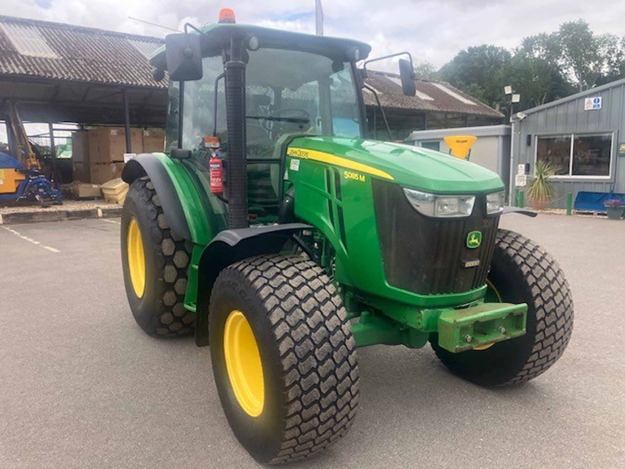 John Deere 5085M - Tractor: foto 4 John Deere 5085M - Tractor: foto 4