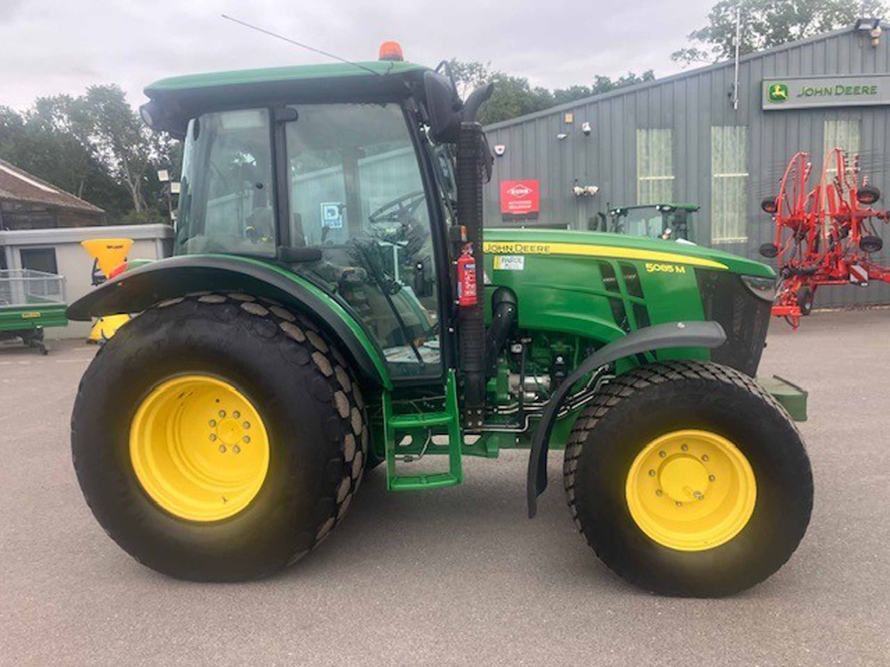 John Deere 5085M - Tractor: foto 5 John Deere 5085M - Tractor: foto 5