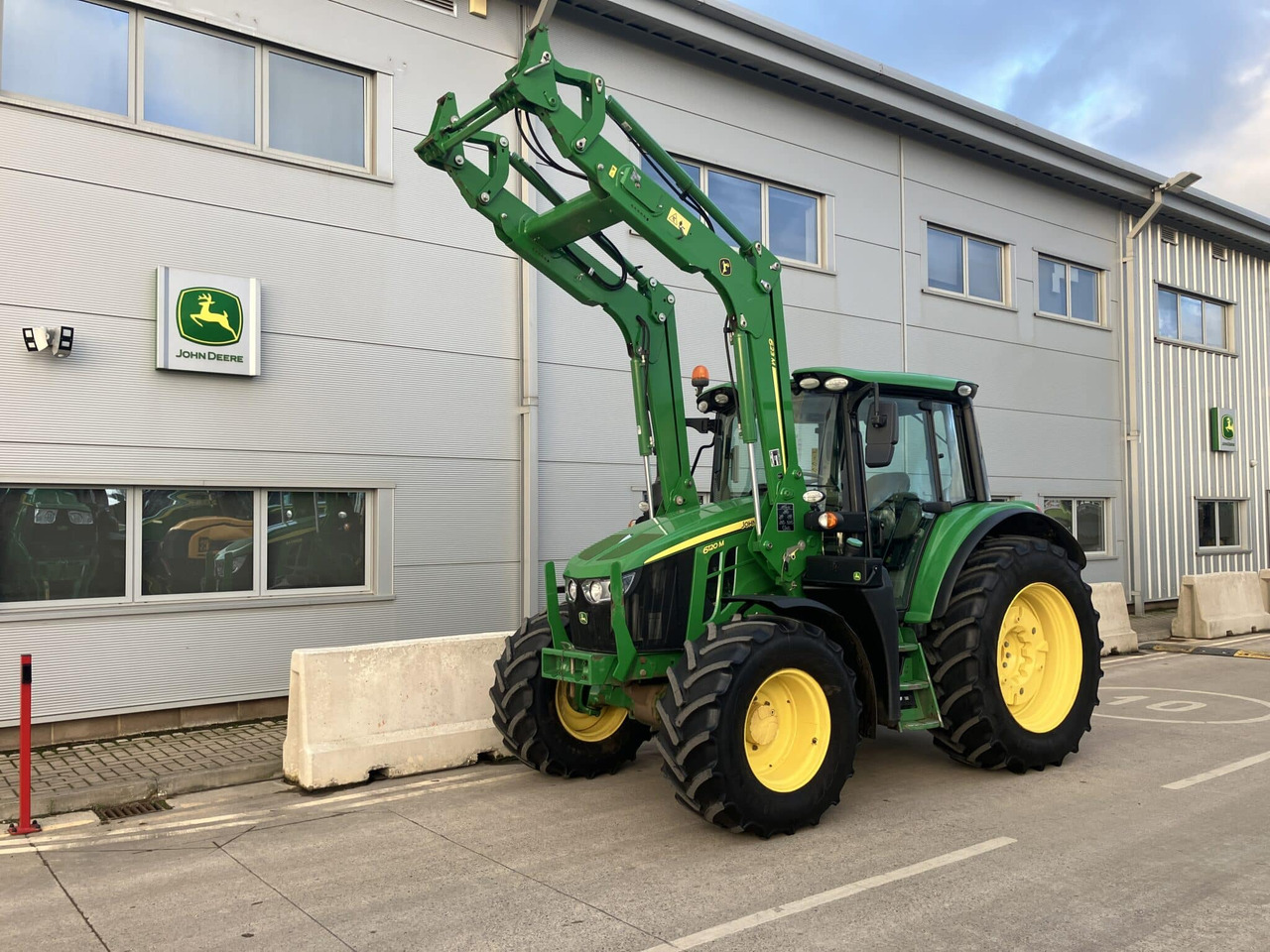 John Deere 6120M - Tractor: foto 1 John Deere 6120M - Tractor: foto 1