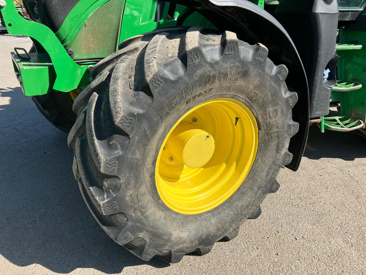 John Deere 6130R - Tractor: foto 2 John Deere 6130R - Tractor: foto 2